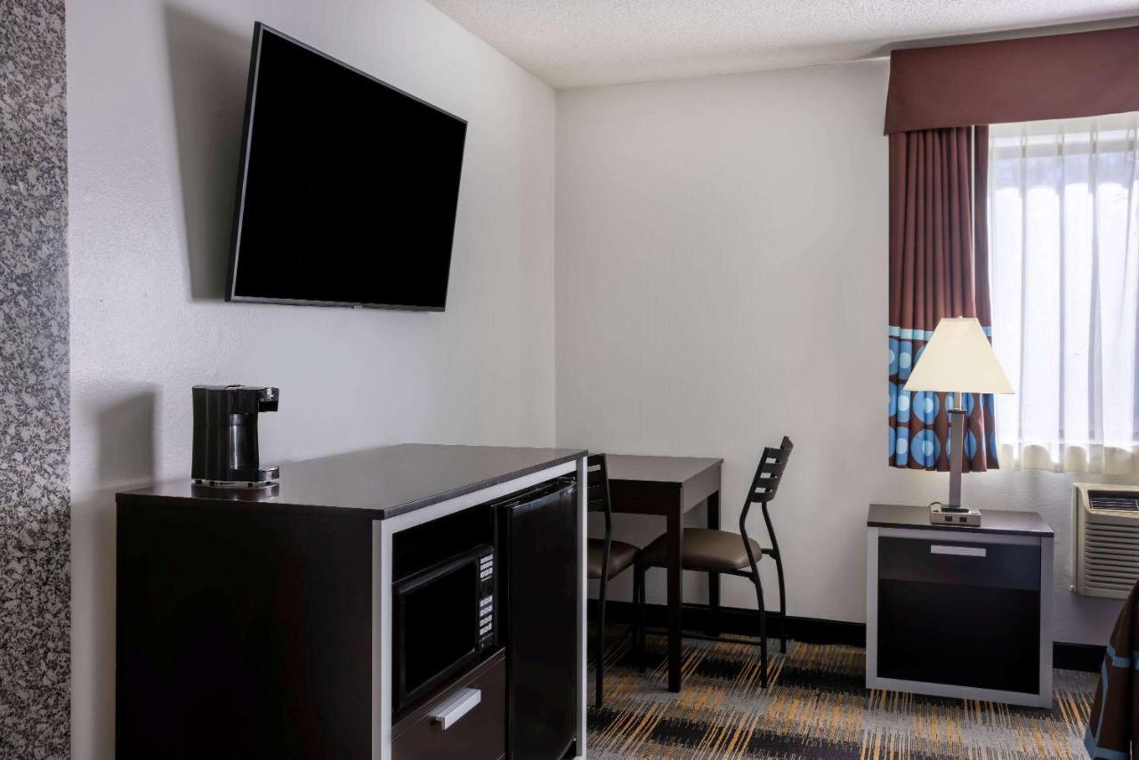 Super 8 By Wyndham Villa Rica Exterior foto